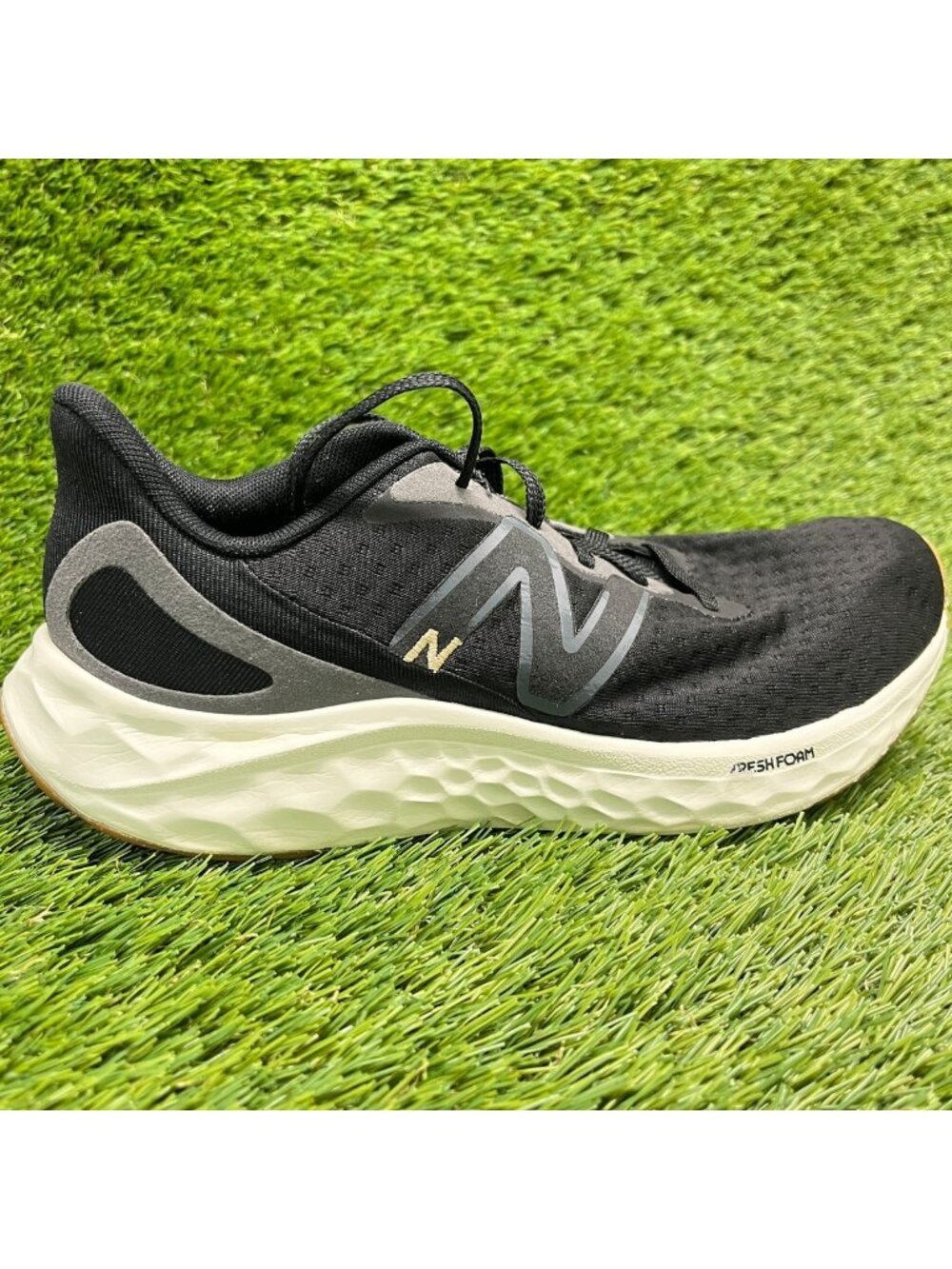 New Balance Fresh Foam Arishi V4 Womens Size 8 Black Running Shoes Sneakers